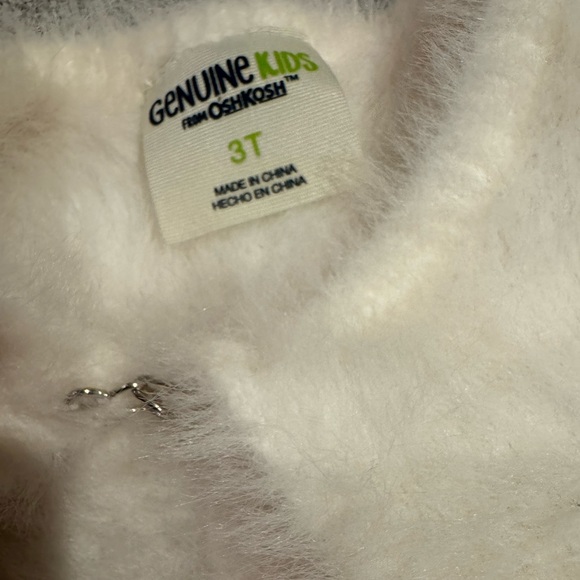 ☆3/$15--Osh Kosh Girls White Fuzzy Long Sleeve Cardigan Size 3T - Picture 3 of 4
